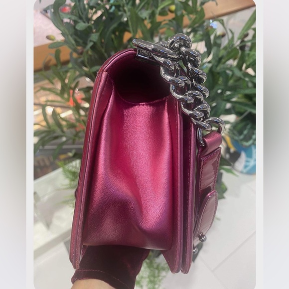 Rare🔥🔥Chanel Metallic Hot Pink Patent Medium Boy Bag - Picture 5 of 16